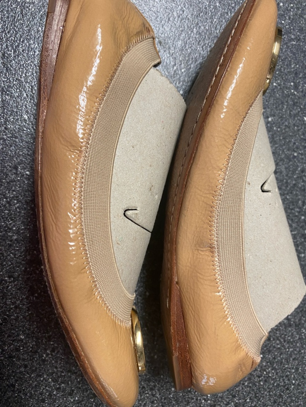 Tory Burch Caroline Tan Patent Leather Logo Ballet Flats - Picture 3 of 11